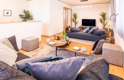 Tokeshi Villa | 沖縄を北から南まで楽しみたい方にピッタリ!近場にはエメラルドグリーンに輝くビーチもあります