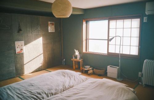 Mima House | 泊まれる本屋 まるとしかく