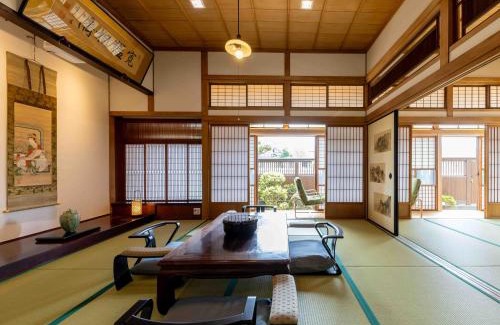 Kashima House | 総襖絵の宿 水頭別宅 Suito Bettaku