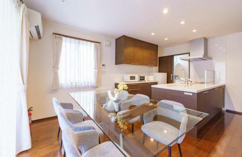 Toyohashi Apartment | 豊橋民泊最大10名様駐車場1台無料2台目相談可