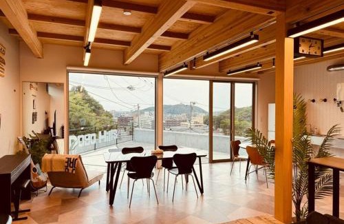 Yunoura Onsen House | 道後温泉本館まで車2分広々124m2貸切別荘大人数宿泊向