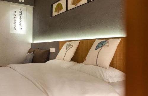 Yuzhong Apartment | 重庆解放碑阳崽民宿高层新中式景观Youngzai Apt in Jiefangbei 5