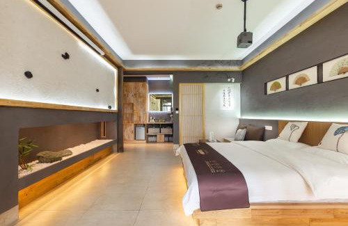 Yuzhong Apartment | 重庆解放碑阳崽民宿高层新中式景观Youngzai Apt in Jiefangbei 5