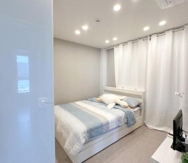 Gangseo District House | 가덕도 오션뷰 숲세권 독채 프라이빗스테이 반려견동반가능 거제창원부산인근 거실1방3 최대8명