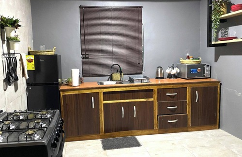 Tamale House | 1 Bedroom House Sleeps 2 - Free Parking - WiFi