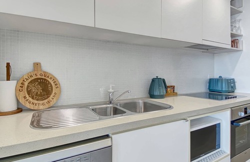 Nelly Bay Apartment | 1 Bright Point Apartment 1407