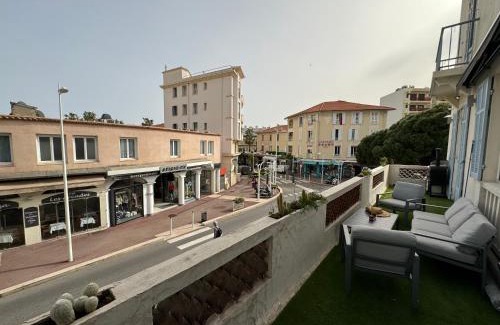 Juan-les-Pins Apartment | 1 Ch. Luxe Apt|Cœur de Juan-les-Pins|Plage à 50m