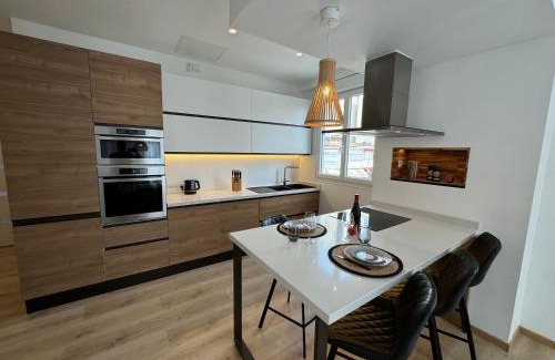 Juan-les-Pins Apartment | 1 Ch. Luxe Apt|Cœur de Juan-les-Pins|Plage à 50m