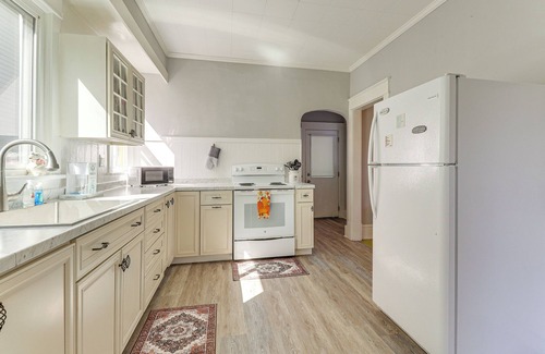 Steubenville House | 1 Mi to Dtwn & Franciscan University: Home w/ Yard
