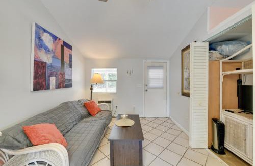 Laurel Apartment | 1 Mi to Nokomis Beach Quiet Getaway with Fire Pit