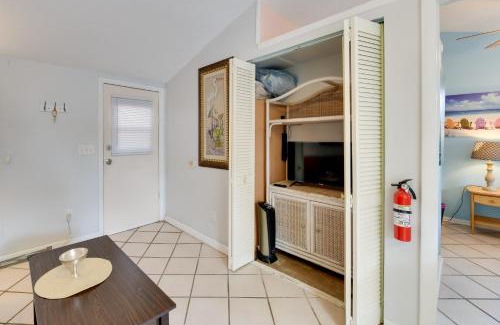 Laurel Apartment | 1 Mi to Nokomis Beach Quiet Getaway with Fire Pit