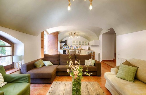 Sales de Llierca Apartment | 100 m² Apartment ∙ 3 bedrooms ∙ 8 guests