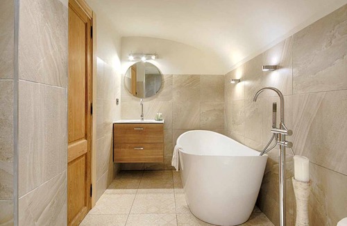 Sales de Llierca Apartment | 100 m² Apartment ∙ 3 bedrooms ∙ 8 guests
