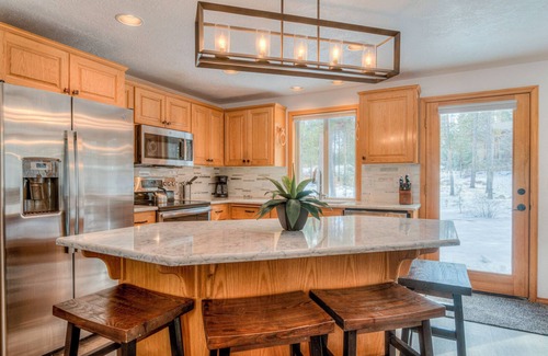 Deer Park House | 12 sharc passes, game room, hot tub, Perfect family home, foosball, two story