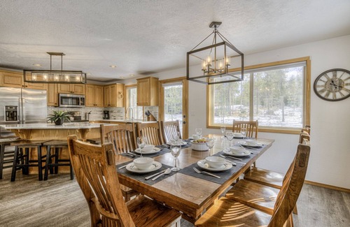 Deer Park House | 12 sharc passes, game room, hot tub, Perfect family home, foosball, two story