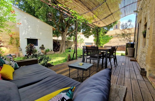 Ledenon House | 160m² village house with intimate enclosed garden + swimming pool