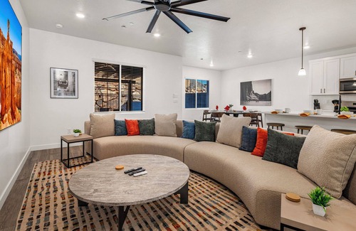 St. George House | 1622| Private Swim Spa, Hot tub, Pickleball Courts