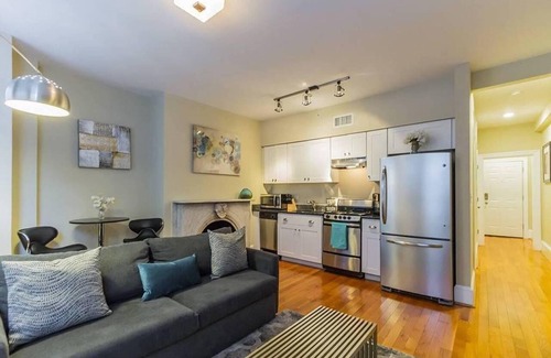 Rittenhouse Row Apartment | 1955 Rittenhouse - 3R
