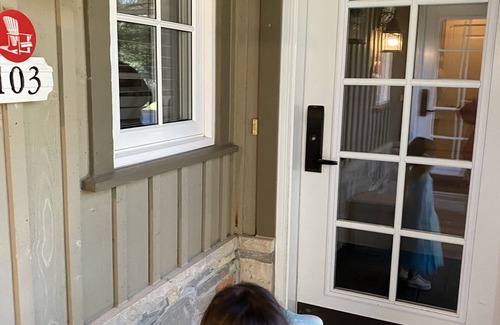 Seguin Villa | 2 BDRM villa in Rocky Crest Resort, Muskoka. Sleeps 6. No pet. No smokern