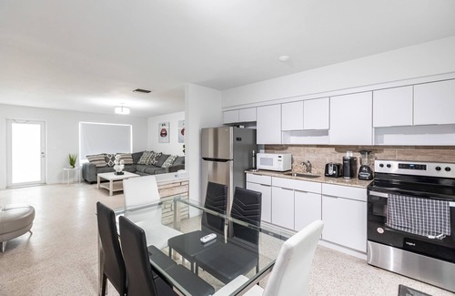 Sunny Isles Beach Ski Chalet | 2 Bedroom 2 Bath Beach 1 min Walk 3rd Night 100 OFF OCT NOV