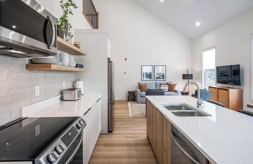 St. Davids Apartment | 2 Bedroom New Stylish Apt for up to 6 ppl in Niagara-on-the-Lake