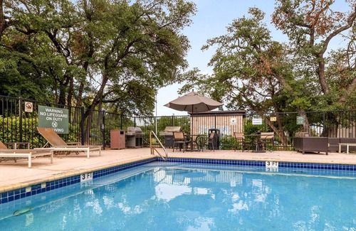 Gateway Apartment | 2 Bedroom Suite - Domain area with a pool