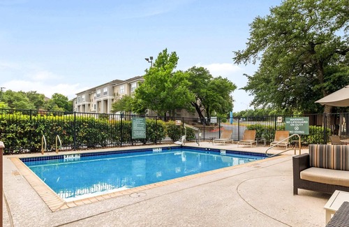 Gateway Apartment | 2 Bedroom Suite - Domain area with a pool