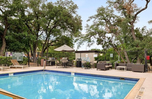Gateway Apartment | 2 Bedroom Suite - Domain area with a pool