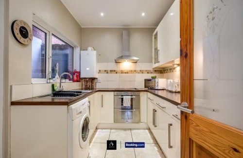 Ormeau House | 2 Bedrooms House By Boyeilles Apartments Short Lets & Serviced Accommodation Belfast With Free Wifi