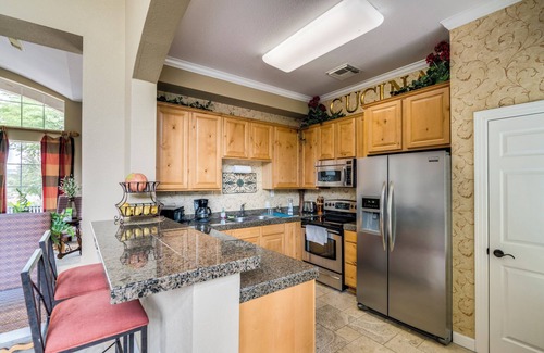 Oro Valley Condo | 2-bes, 2-bath condo in Oro Valley, fireplace, WiFi, AC, fitness room, pool/spa.