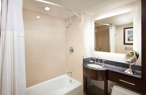 Dupont Circle Hotel | 2 Chic Pet Friendly Unit w/Outdoor Pool Near Local Attractions