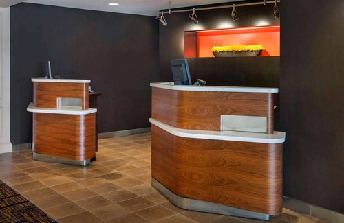 Woburn House | 2 Convenient Units! FREE Parking, Pets Allowed, Close to Burlington Mall!
