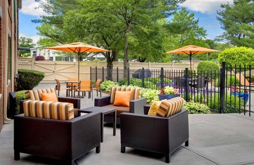 Woburn House | 2 Convenient Units! FREE Parking, Pets Allowed, Close to Burlington Mall!