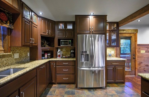 Broken Bow Cabin | 2 Luxe Cabins | Game Rooms | Outdoor Games