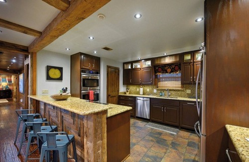 Broken Bow Cabin | 2 Luxe Cabins | Game Rooms | Outdoor Games