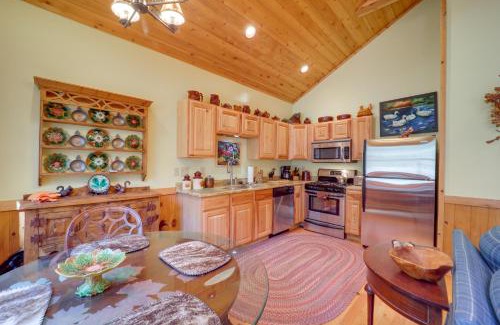Beech Mountain House | 2 Mi to Beech Mtn Slopes! Cozy Couples Retreat