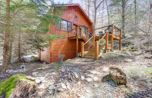 Beech Mountain House | 2 Mi to Beech Mtn Slopes! Cozy Couples Retreat