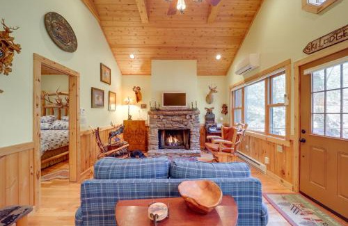 Beech Mountain House | 2 Mi to Beech Mtn Slopes! Cozy Couples Retreat
