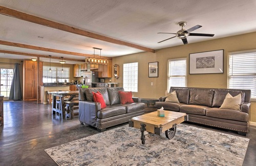 Fairview Historic District Cottage | 2 Mi to Dtwn Phoenix: Cottage w/Private Yard!