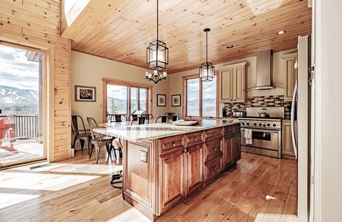 Sunday River Area Ski Chalet | 2 miles within Sunday river, mountain side house