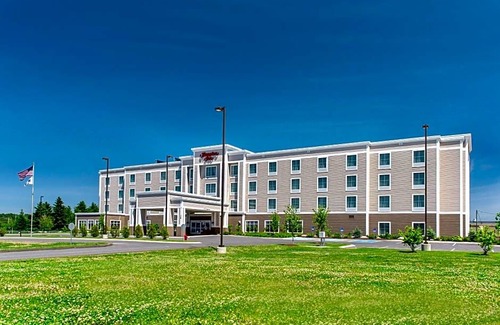 Presque Isle Hotel | 2-Star Hotel ∙ Hampton Inn Presque Isle