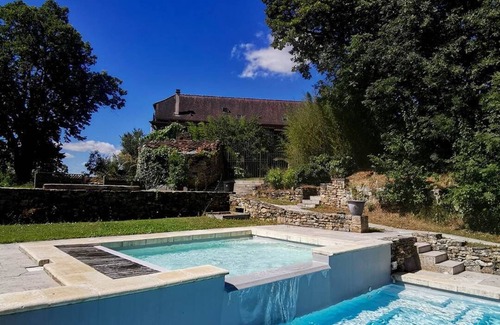 Lunan House | 2025 La contie privatisée based on 12 to 18 guests*.