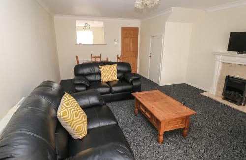 Barry House | 21 Heol Gylfinir