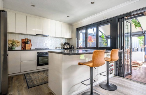 Como House | 24 Something Special 3BR 2BA & Parking
