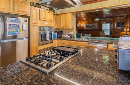 Bacliff House | 2B/1B sleeps 8 on the Bay - 270' fishing pier, pool, spa, w/tons of amenities