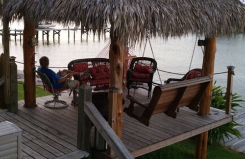 Bacliff House | 2B/1B sleeps 8 on the Bay - 270' fishing pier, pool, spa, w/tons of amenities