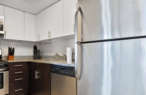 Longwood Apartment | 2bd/1.5ba Next to BU 3178