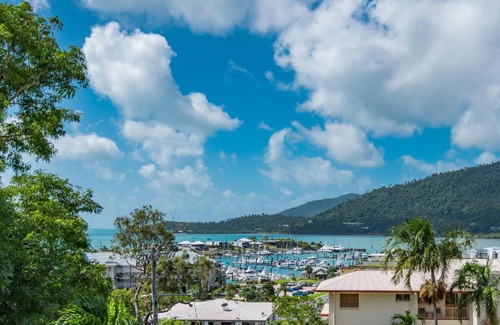 Airlie Beach Apartment | 2BR Apartment with Stunning Ocean Views
