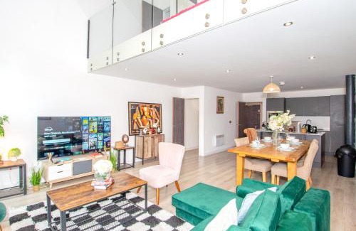 Bradford Apartment | 2BR Flat WiFi, Parking Contractors & Families