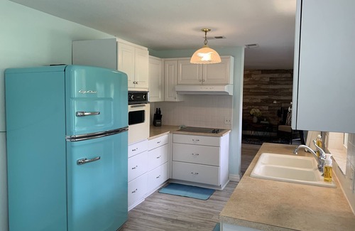 Spring Hill House | 3/3 ON WEEKI WACHEE RIVER